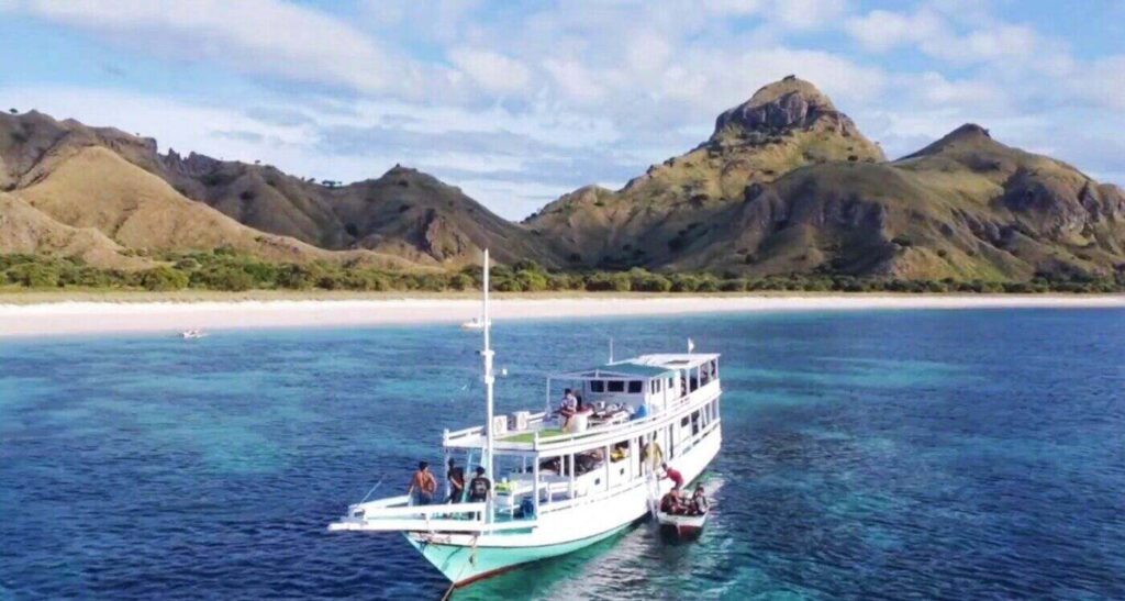 4 Days 3 Nights – Standard Komodo Liveaboard