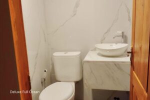 Deluxe Full Ocean Bathroom