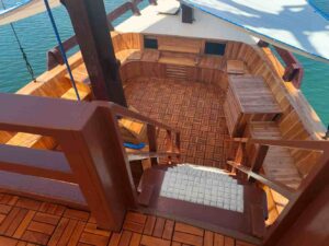 Meccadina upper deck1